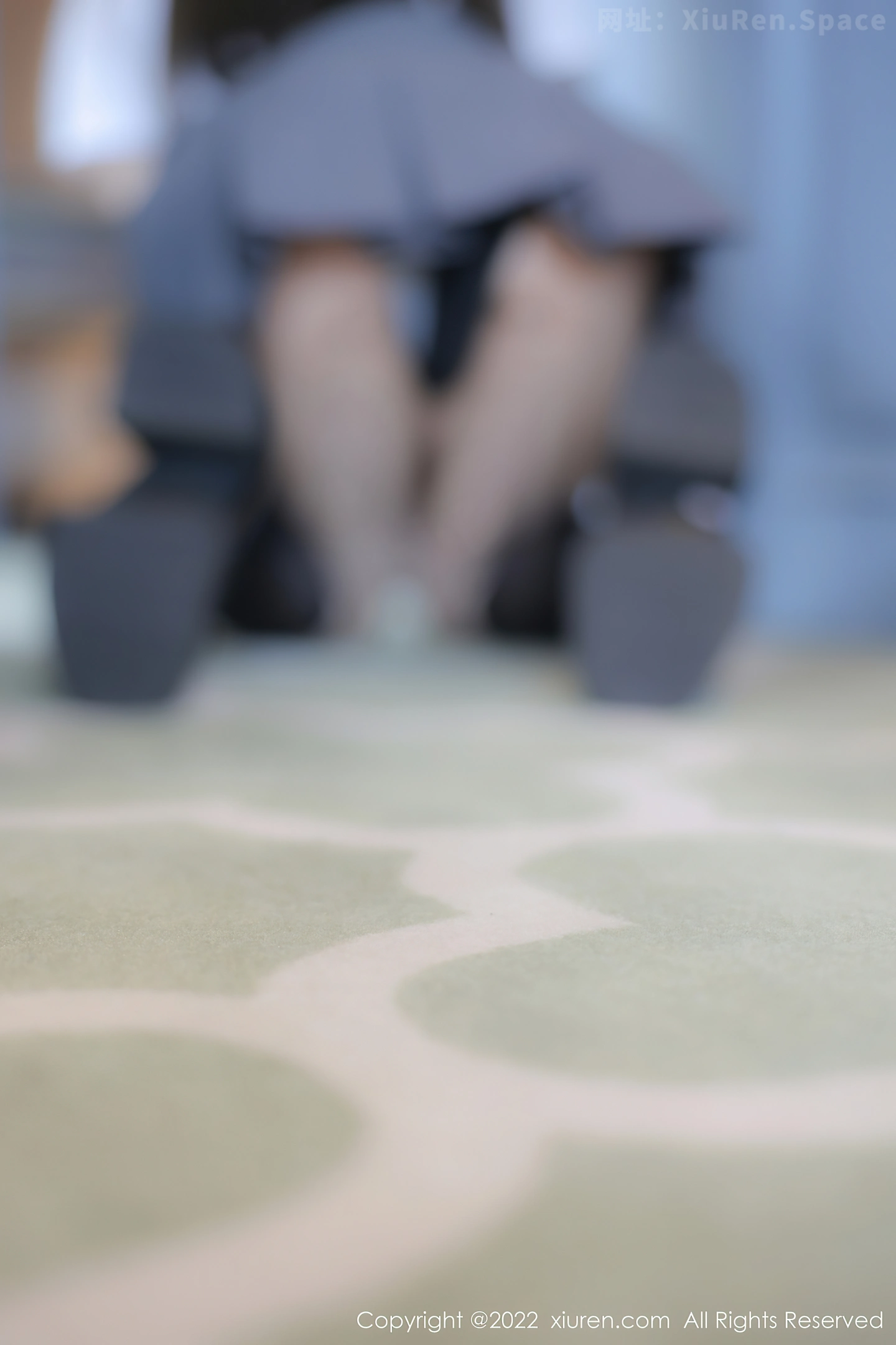 图片[5]-[XiuRen秀人网] VOL.5143 模特豆瓣酱性感白T配灰短裙半脱露性感内衣秀丰满身材诱惑写真72P-秀人网官方网站